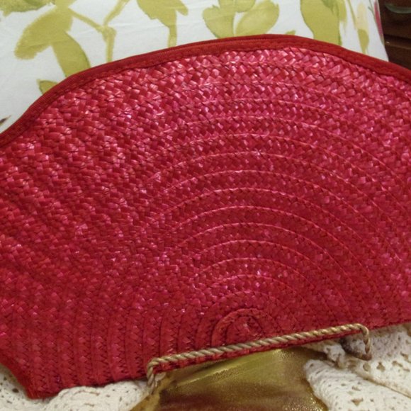 Red Shell Shaped Straw Clutch Handbag NWOT - Picture 3 of 3